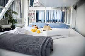 Общая комната сдается в аренду за 350 € в месяц в Athens, Ippokratous
