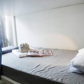 Спільна кімната за оренду для 350 EUR на місяць у Athens, Ippokratous
