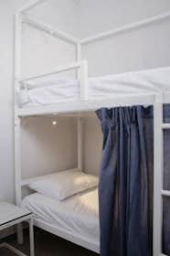 Shared room for rent for €350 per month in Athens, Ippokratous
