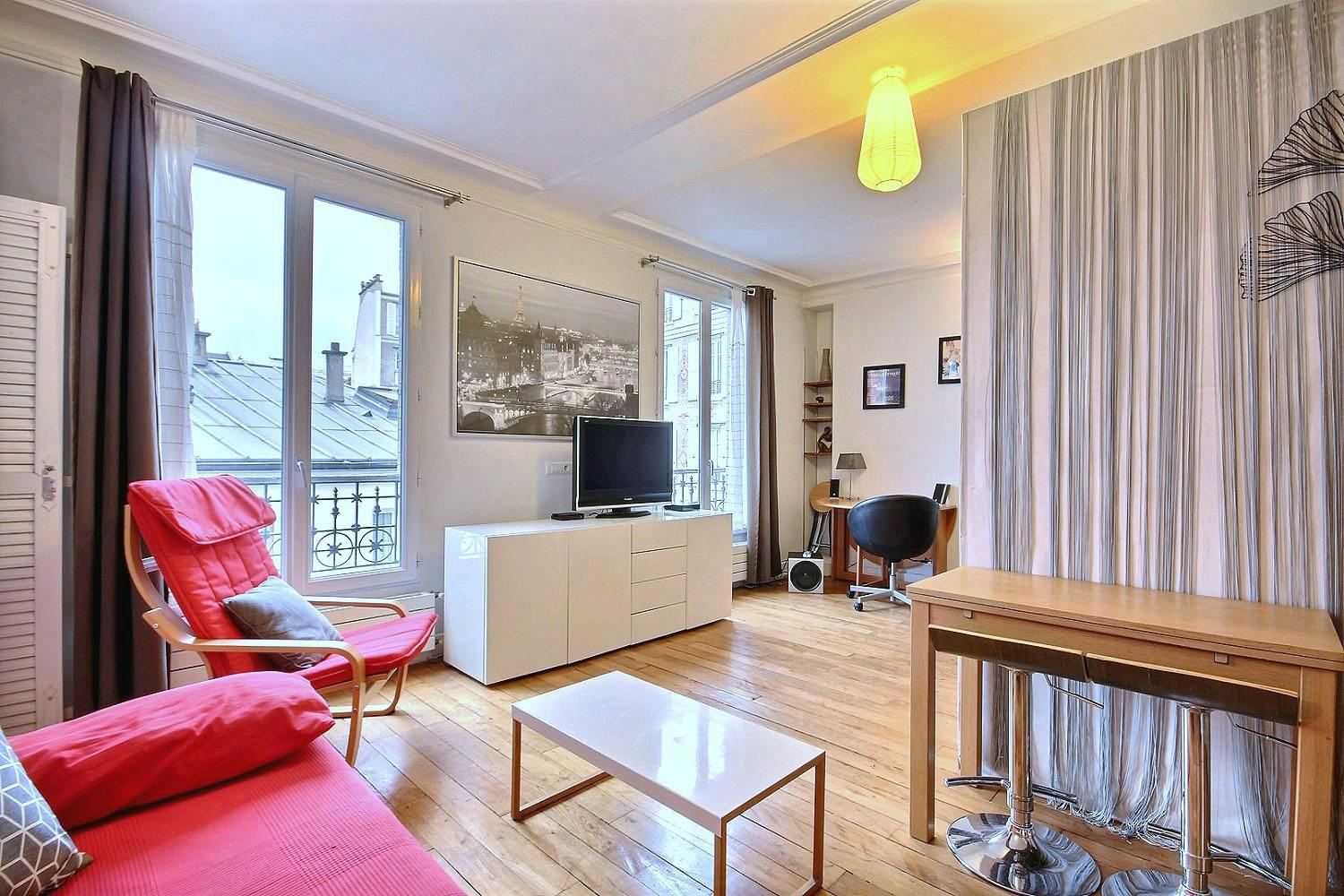 Rue des Vinaigriers, Paris preview