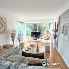 Квартира сдается в аренду за 600 € в месяц в Fontenay-le-Fleury, Square Gaspard Monge