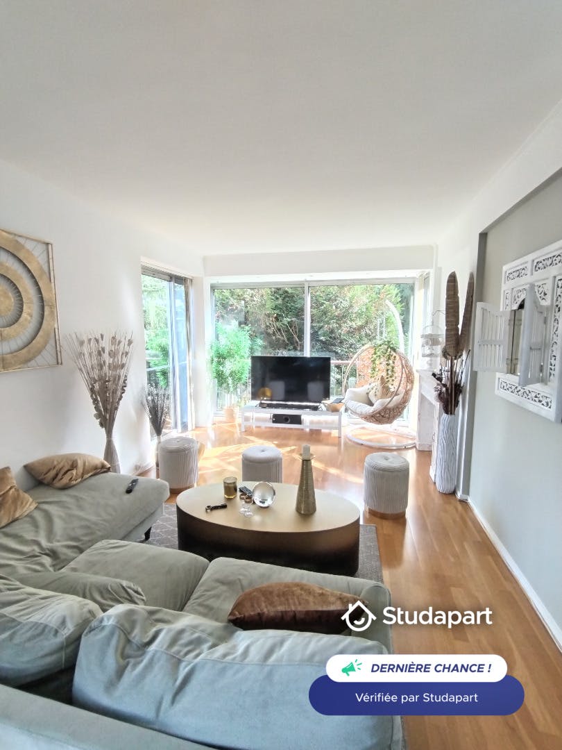 Apartment for rent for €600 per month in Fontenay-le-Fleury, Square Gaspard Monge