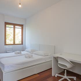 Apartment for rent for €1,870 per month in Milan, Via Francesco Brioschi
