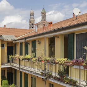 Apartment for rent for €1,760 per month in Milan, Ripa di Porta Ticinese
