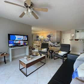 Wohnung zu mieten für 2.832 € pro Monat in Miami, E Country Club Dr