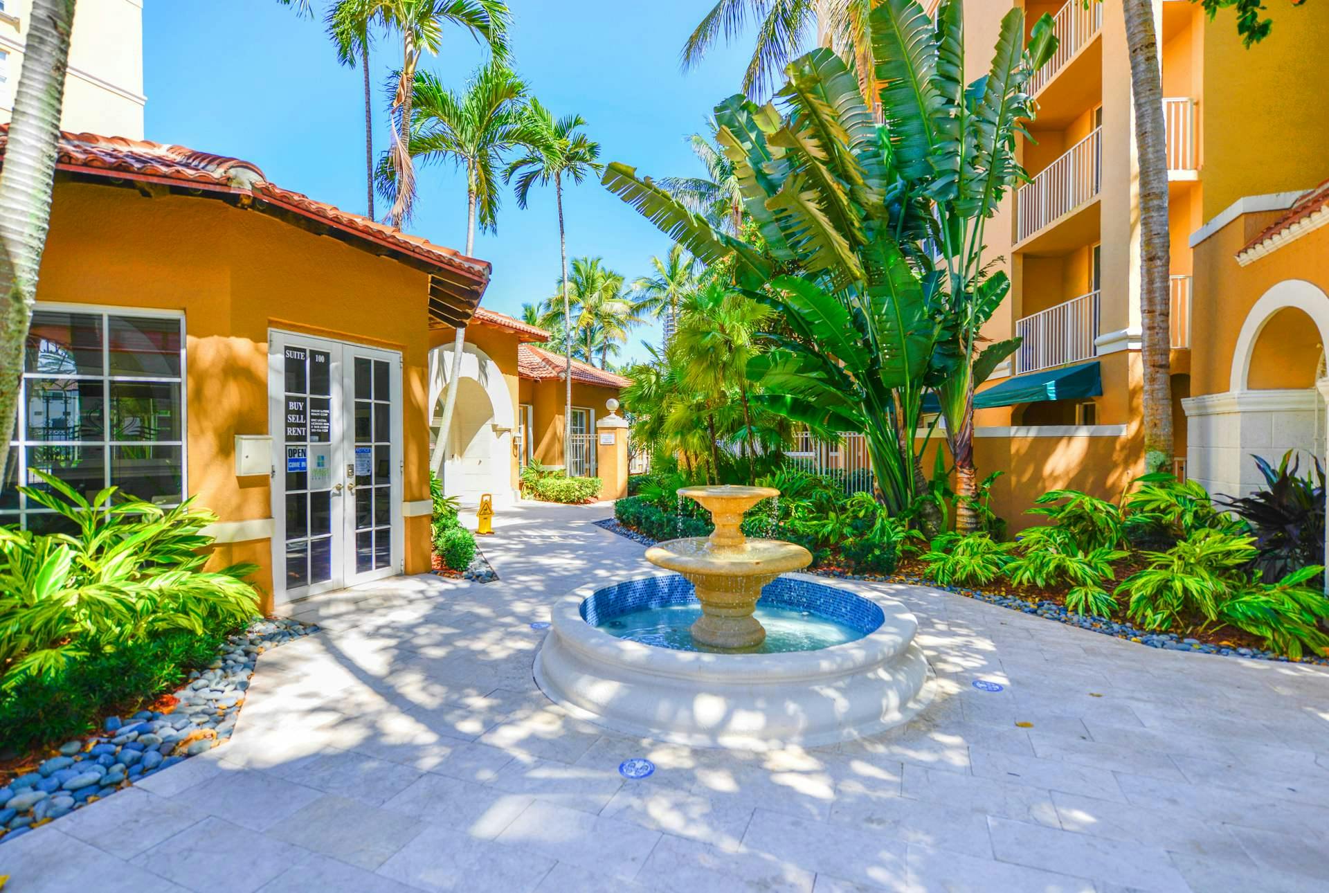 Stanza privata in affitto a $4,642 al mese a Aventura, East Country Club Drive