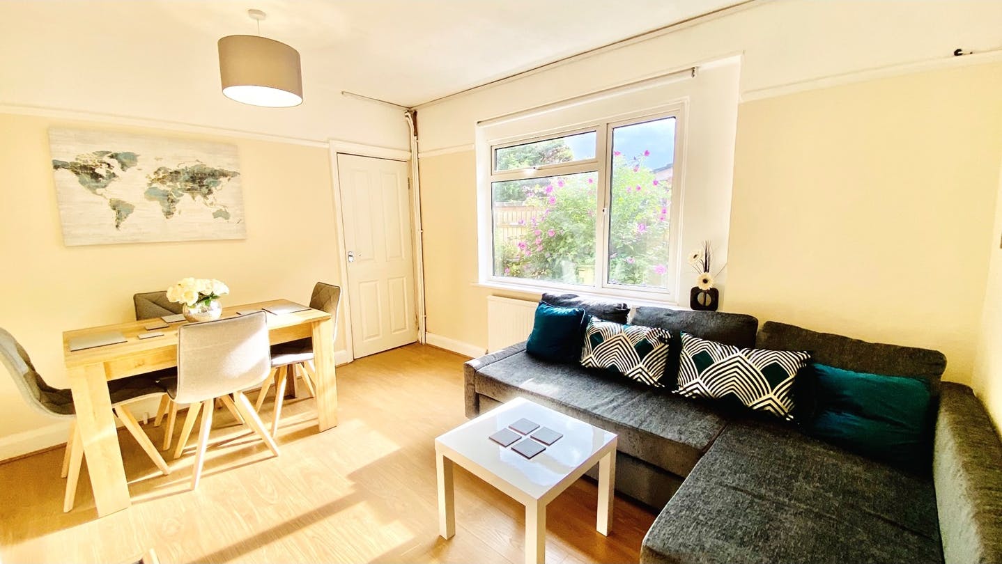 Квартира сдается в аренду за 4 545 € в месяц в Ashford, Kenilworth Road