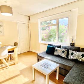 公寓 for rent for £4,000 per month in Ashford, Kenilworth Road