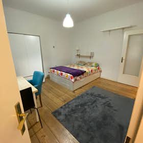 Apartment for rent for €1,245 per month in Berlin, Danziger Straße