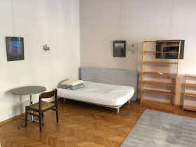 Private room for rent for HUF 134,916 per month in Budapest, Pacsirtamező utca