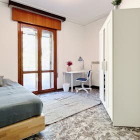 私人房间 正在以 €550 的月租出租，其位于 Padova, Via Jacopo della Quercia