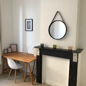 Private room for rent for €655 per month in Ixelles, Rue de Theux