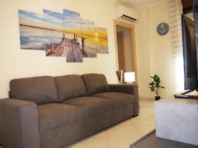 Appartement te huur voor € 1.100 per maand in Quartu Sant'Elena, Via Richard Strauss