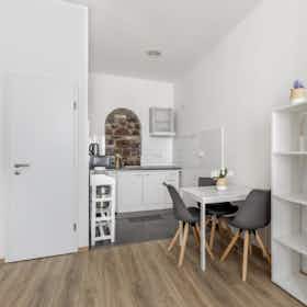 Studio te huur voor € 1.200 per maand in Mannheim, Rheingoldstraße