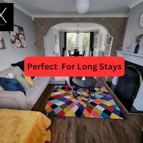 House for rent for €2,682 per month in Manchester, Luke Road