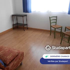 Apartment for rent for €750 per month in Le Bourget, Avenue de la Division Leclerc