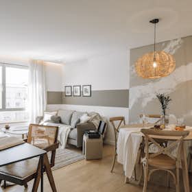 Apartment for rent for €3,897 per month in Lisbon, Travessa Henrique Cardoso