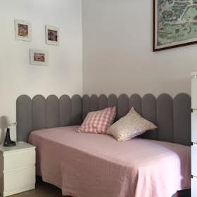 Cameră privată de închiriat pentru 280 EUR pe lună în Caserta, Via Tevere