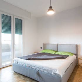 WG-Zimmer zu mieten für 690 € pro Monat in Trezzano sul Naviglio, Piazza San Lorenzo