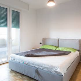 Cameră privată de închiriat pentru 690 EUR pe lună în Trezzano sul Naviglio, Piazza San Lorenzo
