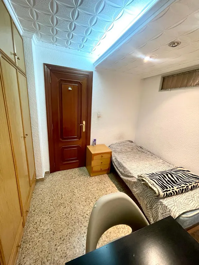 Private room in Calle Campoamor, Valencia (1398524) room image 2