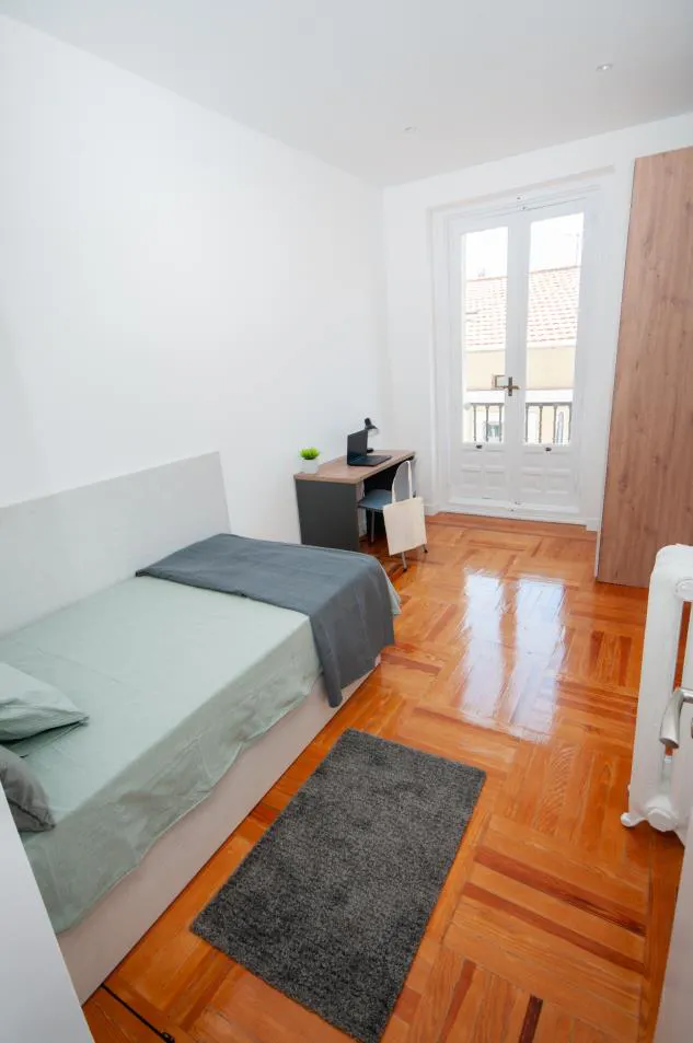 Private room in Calle Blanca de Navarra, Madrid (1398584) room image 2