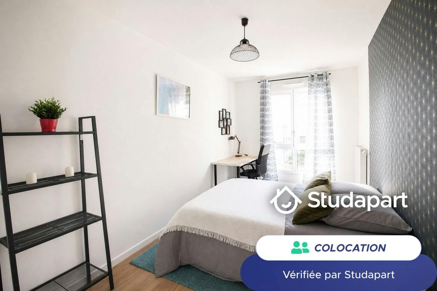 Pièce à Clichy