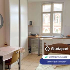 Apartment for rent for €430 per month in Le Havre, Rue Dume d'Aplemont