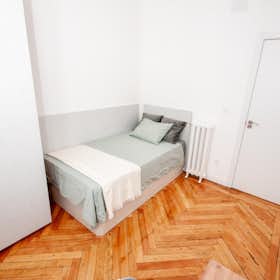 Private room for rent for €690 per month in Madrid, Calle Blanca de Navarra