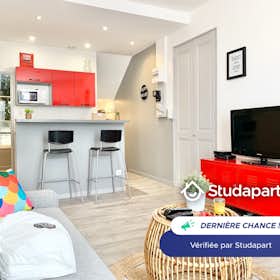 Apartment for rent for €830 per month in Grenoble, Rue de Paris