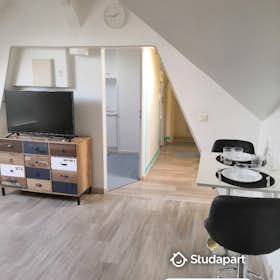 Apartment for rent for €570 per month in Reims, Rue Saint-Thierry