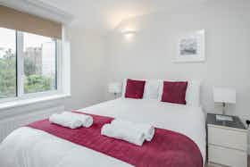 Квартира сдается в аренду за 4 958 £ в месяц в Surbiton, Maple Road