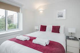 Appartement te huur voor £ 4.950 per maand in Surbiton, Maple Road