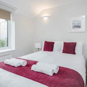 Appartement à louer pour 4 958 £GB/mois à Surbiton, Maple Road