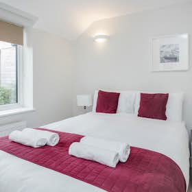 Appartement te huur voor £ 4.958 per maand in Surbiton, Maple Road