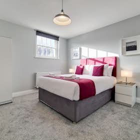 Apartment for rent for £5,700 per month in Richmond, Brewers Lane