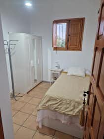 Private room for rent for €425 per month in Dos Hermanas, Calle Cerro del Marchal