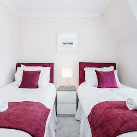 Apartamento para alugar por £ 3.600 por mês em Leatherhead, Leret Way