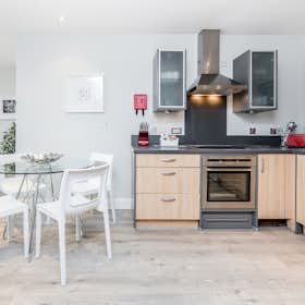 Monolocale in affitto a 3.900 £ al mese a Staines, Clarence Street
