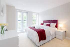 Apartamento en alquiler por 3900 GBP al mes en Reigate, London Road