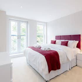 Lägenhet att hyra för 3 900 GBP i månaden i Reigate, London Road