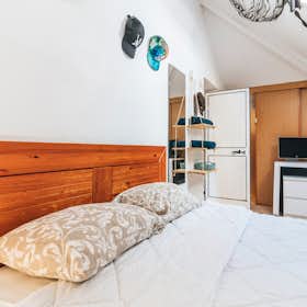 Apartment for rent for €1,500 per month in Matosinhos, Rua Dona Maria Cristina Rigaud Abreu