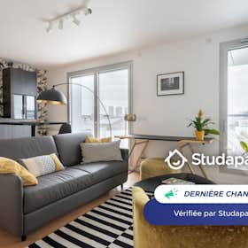 Apartment for rent for €1,850 per month in Paris, Avenue de France