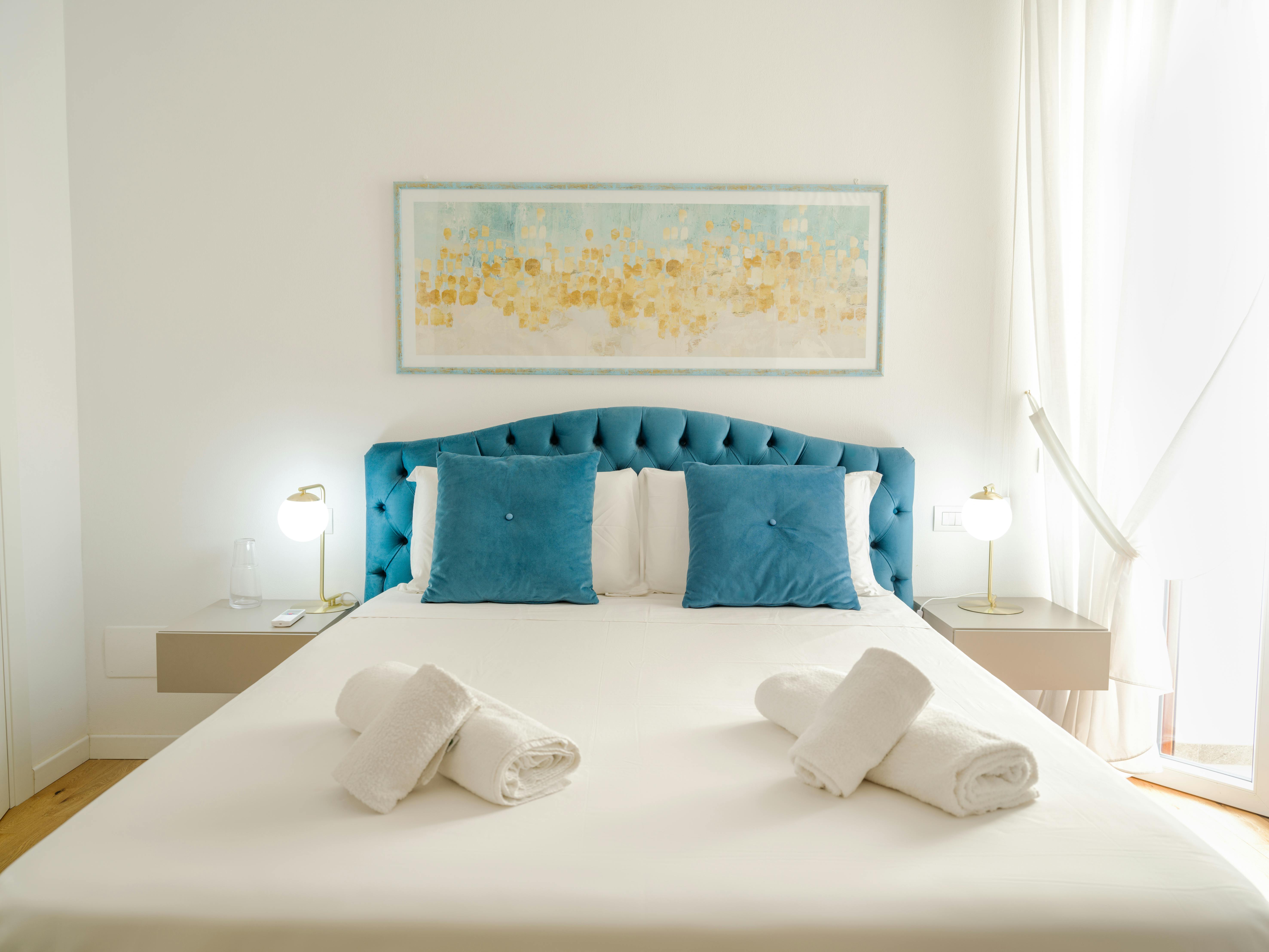 Building for rent for €1,900 per month in Florence, Via Camillo Cavour