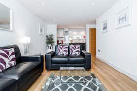 Appartamento in affitto a 5.150 £ al mese a Guildford, Walnut Tree Close