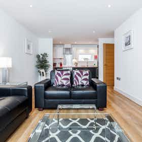 Apartamento en alquiler por 5160 GBP al mes en Guildford, Walnut Tree Close