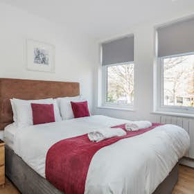 Квартира сдается в аренду за 3 905 £ в месяц в Leatherhead, Bridge Street