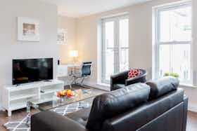 公寓 正在以 £4,860 的月租出租，其位于 Reigate, London Road