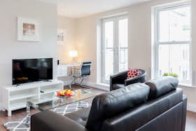 Lägenhet att hyra för 4 860 GBP i månaden i Reigate, London Road