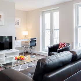 Apartamento en alquiler por 4860 GBP al mes en Reigate, London Road
